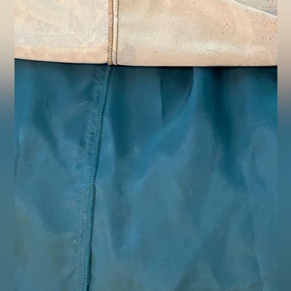 ETRO crushed velvet skirt, size EU 42.  Made in Italy.  Beautiful colors.  Lined - Picture 4 of 7